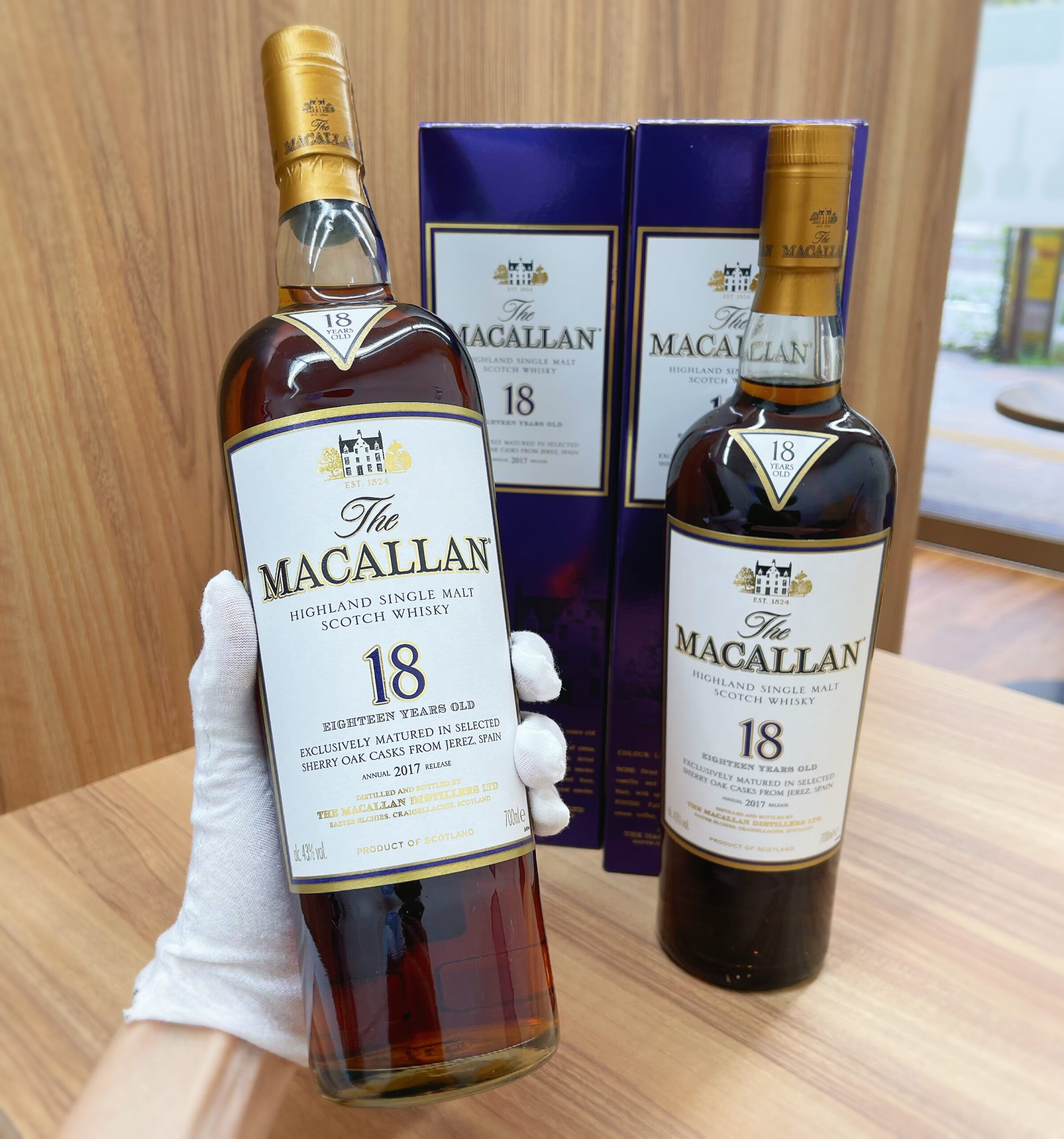 マッカラン 18年 シェリーオークカスク 700ml 包み込む